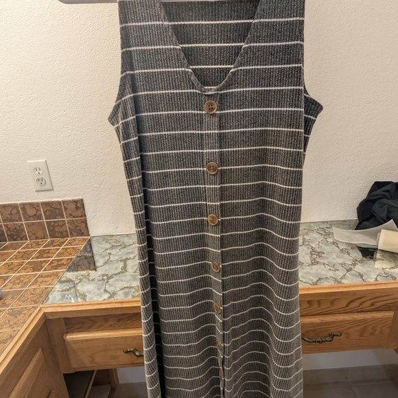 Striped Gray Sleeveless Dress - Picture 5 of 7